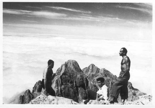 1956 - Lueje , Alfonso Martinez y Pio Canga en el Picu Torrecerredo